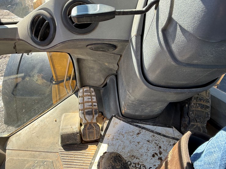 2016-caterpillar-938m-image-73