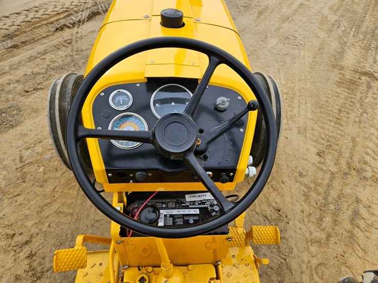 #47-•-international-2506-tractor-image-31