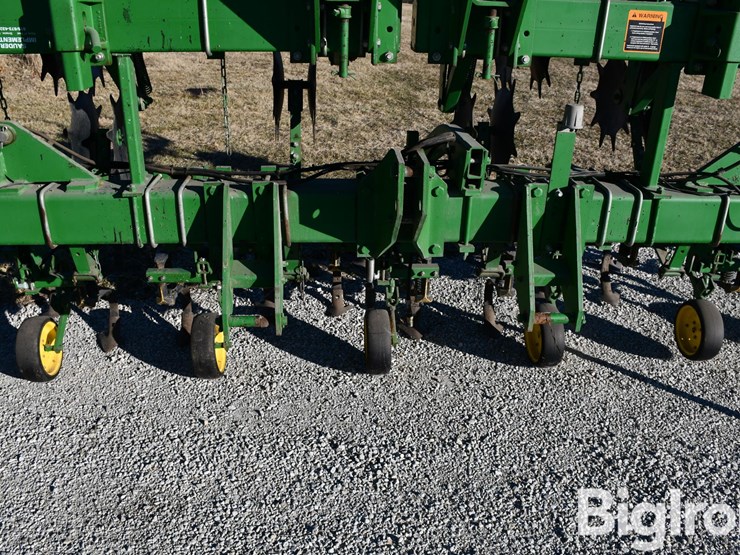 john-deere-845-12r30-cultivator-image-11