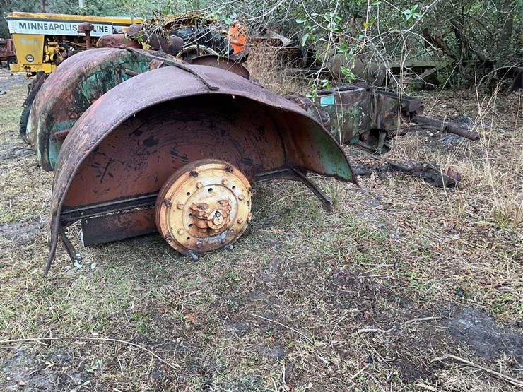 minneapolis-moline-parts-tractor-image-4