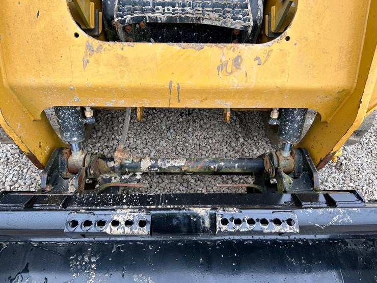 2016-caterpillar-259d-image-10
