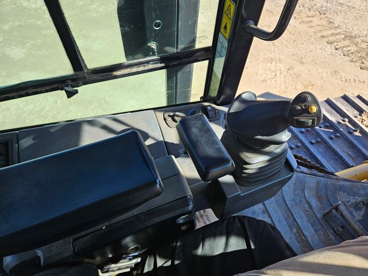 caterpillar-d5k-lgp-image-24