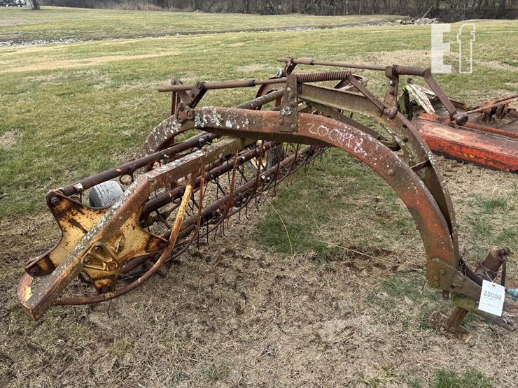 2009-new-holland-256-image-2