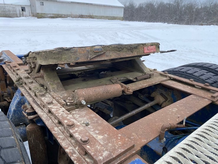 1994-freightliner-day-cab-semi-image-19