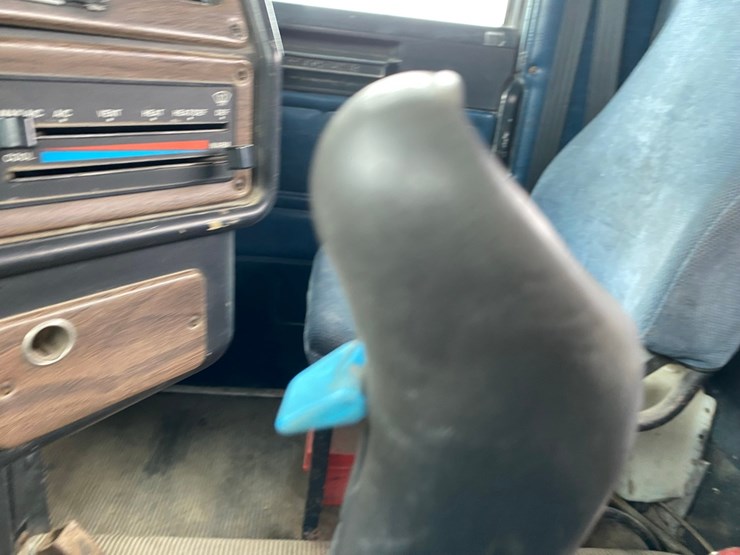 1994-freightliner-day-cab-semi-image-54