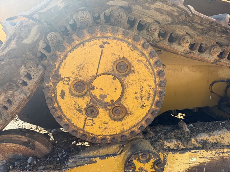 2015-caterpillar-d6t-lgp-image-96