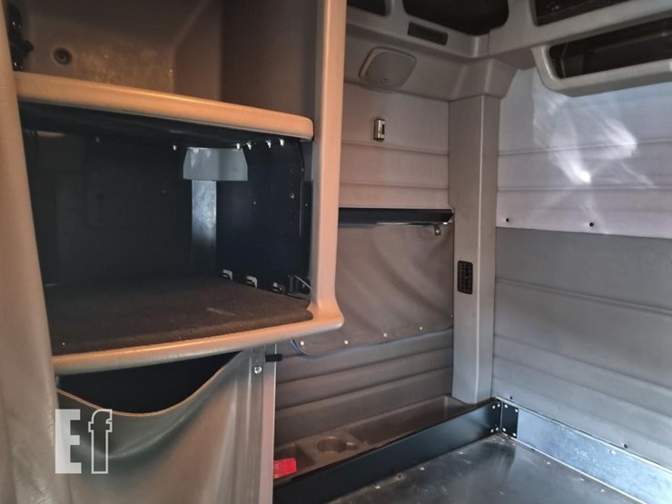 2013-peterbilt-388-image-19