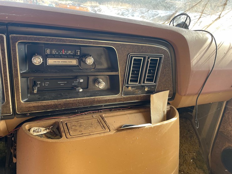 #13021-•-1977-mallard-coach-(no-title)-image-39