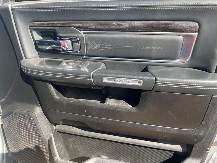 2018-dodge-2500-image-39