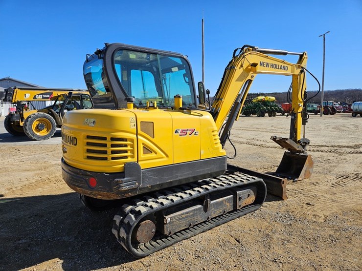 new-holland-e57c-image-5