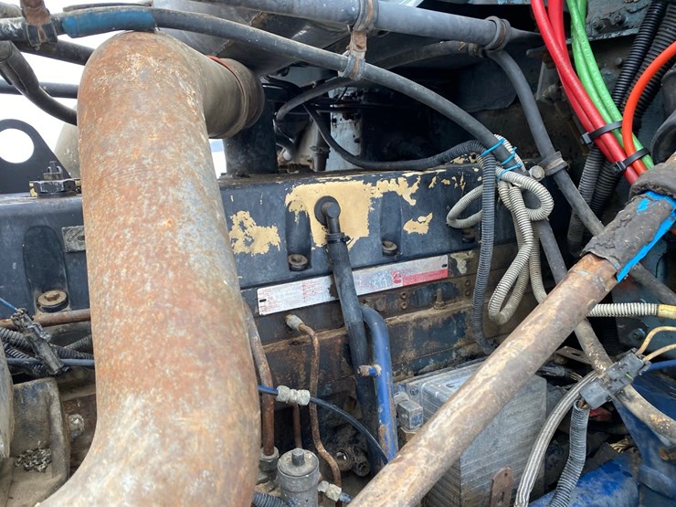 1994-freightliner-day-cab-semi-image-59