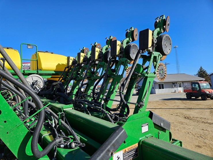 2017-john-deere-1795-image-17