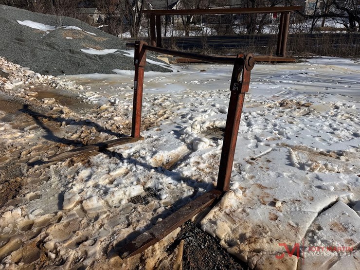 42"-hangon-backhoe-forks-image-4