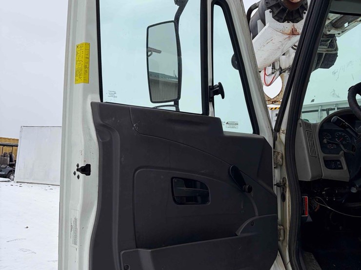 2011-international-digger-derrick-truck-image-14