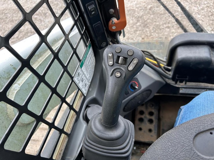 2022-bobcat-t770-image-27