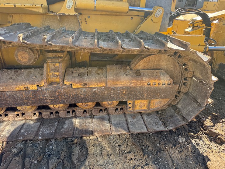 2006-deere-700j-image-60