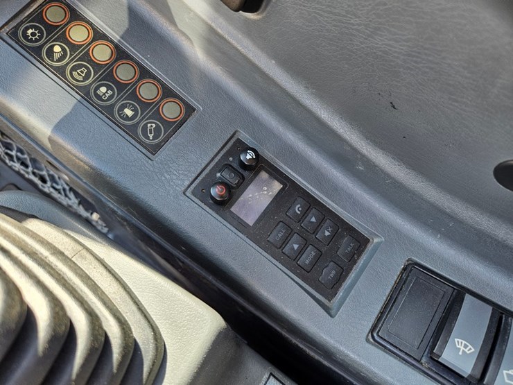 new-holland-e57c-image-27