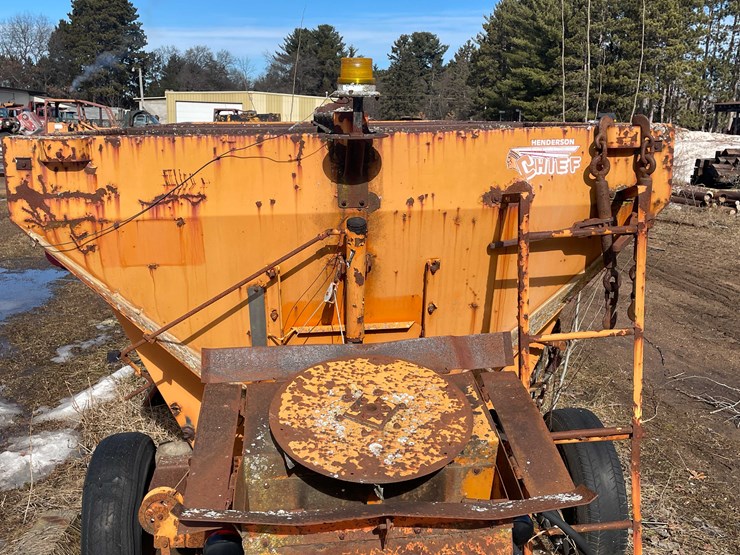 #13023-•-henderson-chief-spreader-image-29