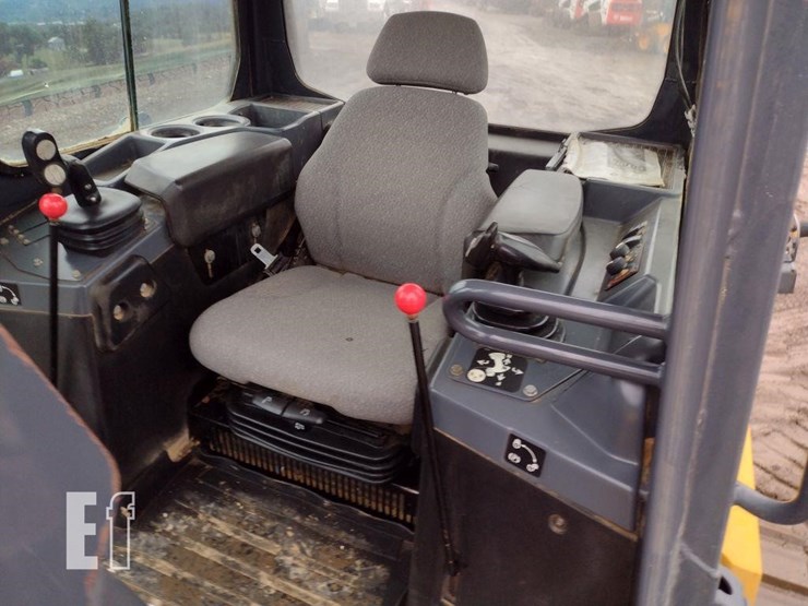 2015-deere-650k-lgp-image-15