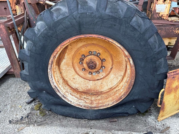 oliver-forklift-image-30