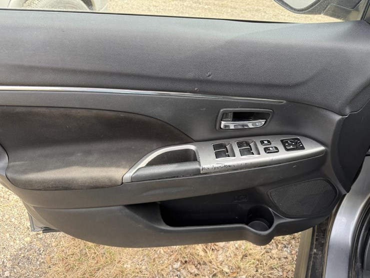 2019-mitsubishi-outlander-image-13