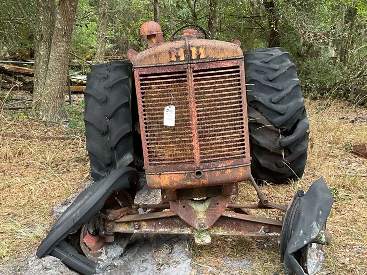 minneapolis-moline-parts-tractor-image-3
