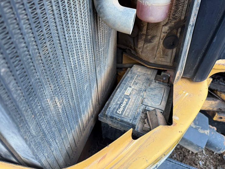 2014-caterpillar-302.7d-image-41