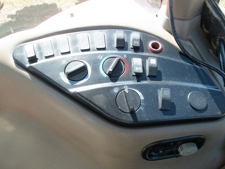 case-ih-magnum-305-image-45