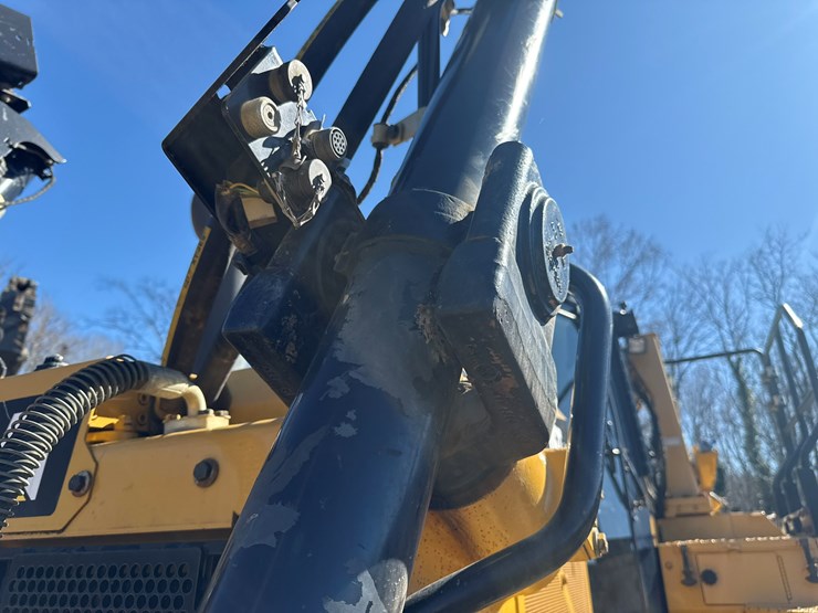 2015-caterpillar-d6t-lgp-image-24