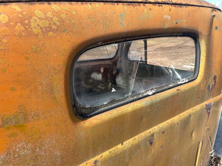 #13026-•-(1)-vintage-truck-and-(2)-vintage-cars-(no-title)-image-40