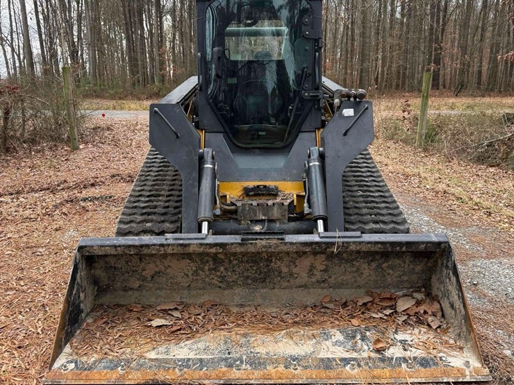 2016-deere-333e-image-2