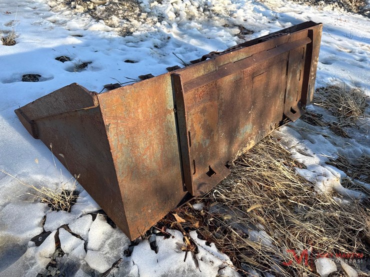 68"-tooth-bucket-skid-steer-attachment-image-3