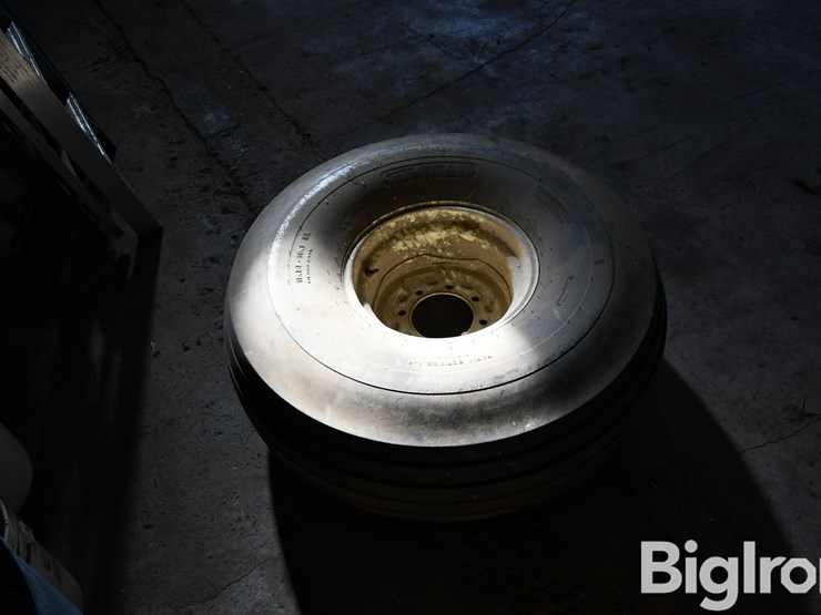 armstrong-titan-16.5l-16.1-tire-on-8-bolt-rim-image-7