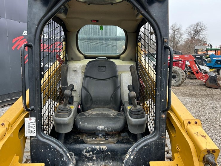 2016-caterpillar-259d-image-12