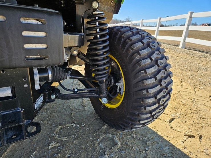 2023-john-deere-gator-image-12
