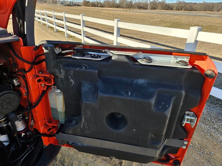 2022-kubota-ssv75-image-13