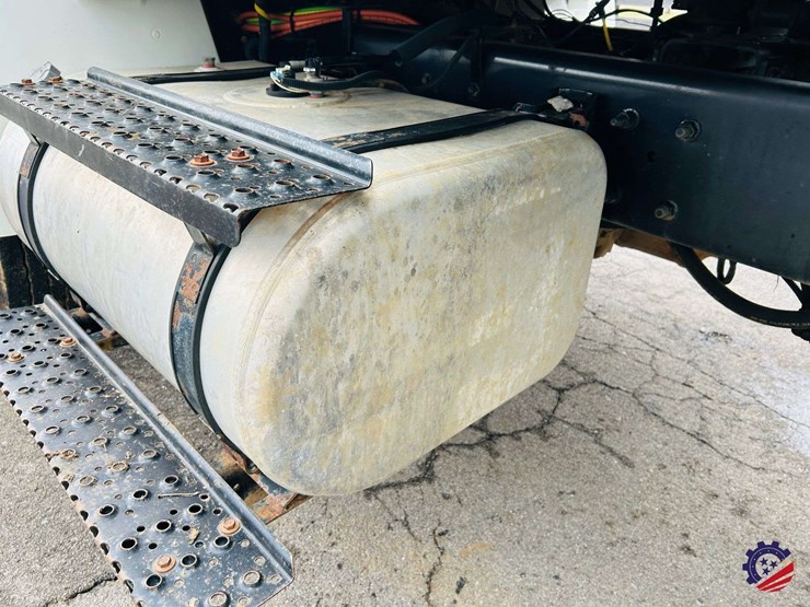 2012-international-durastar-4300-image-32