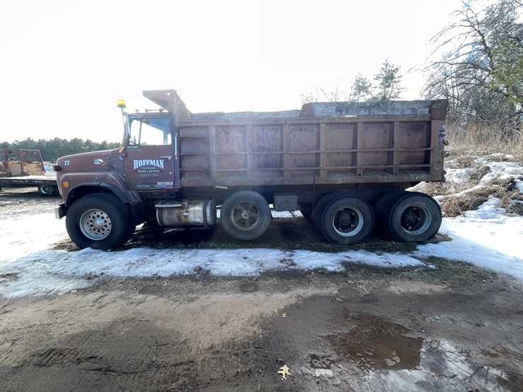 #13013-•-1977-ford-dump-truck-(has-wi-title)-image-8