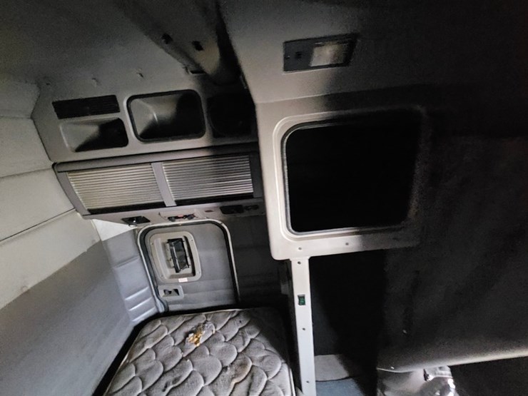 2006-peterbilt-379-image-44