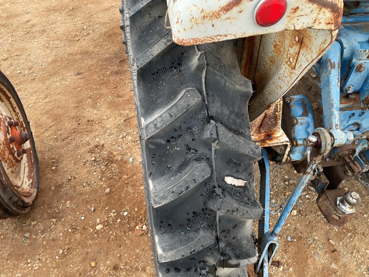 ford-tractor-image-3