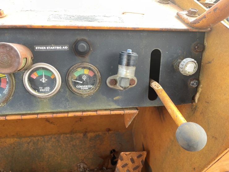 #13009-•-case-8500-crawler-loader-image-41