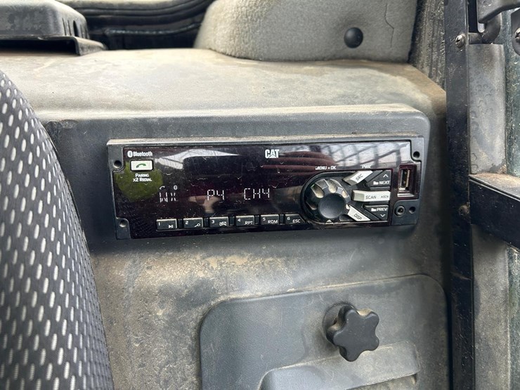 2020-caterpillar-259d3-image-28