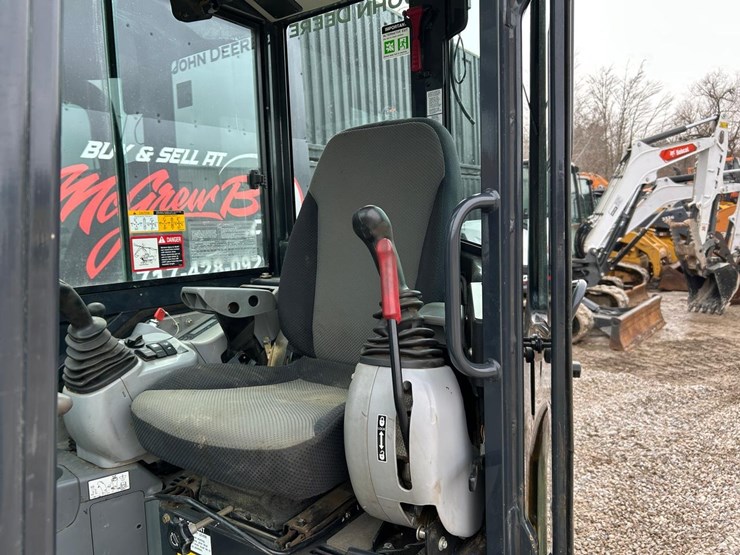 2022-deere-30g-image-19