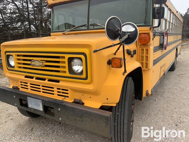 1987-chevrolet-bluebird-image-9