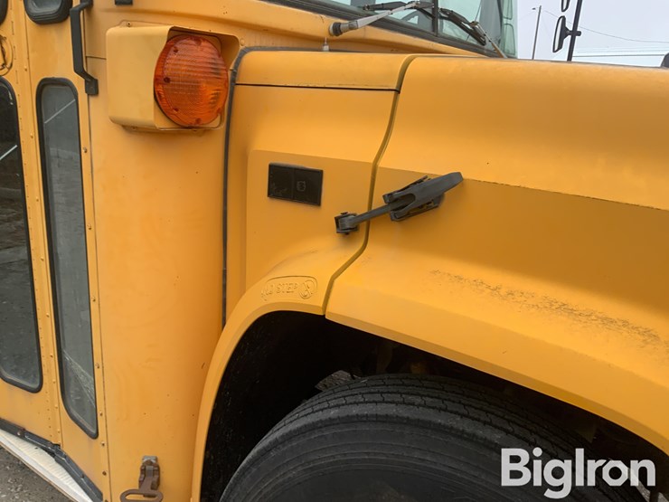 1987-chevrolet-bluebird-image-12