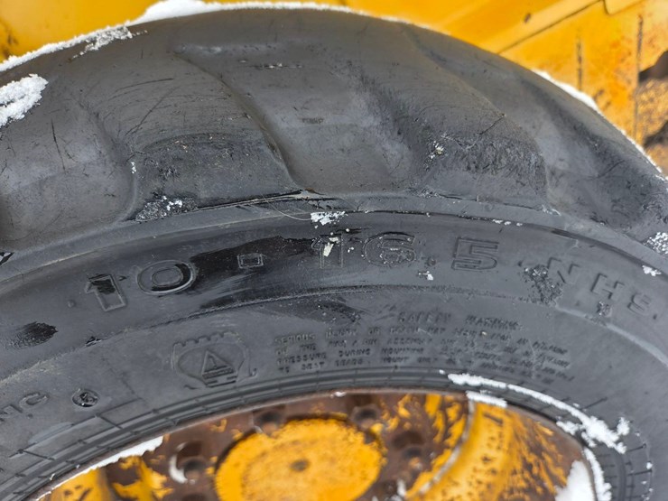 john-deere-317-image-16