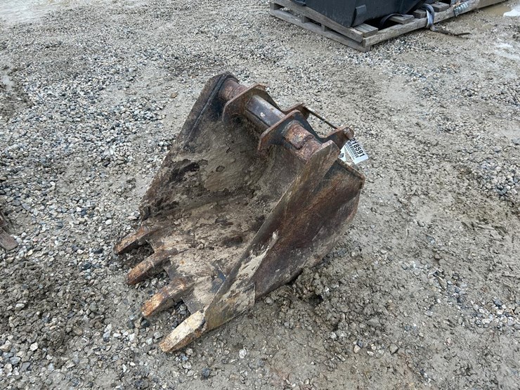 bobcat-24”-excavator-bucket-image-3