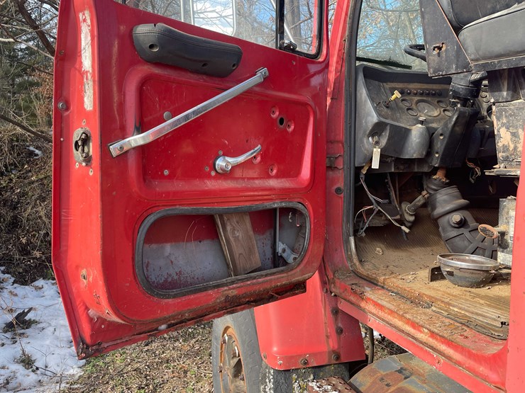 1986-ford-8000-image-73