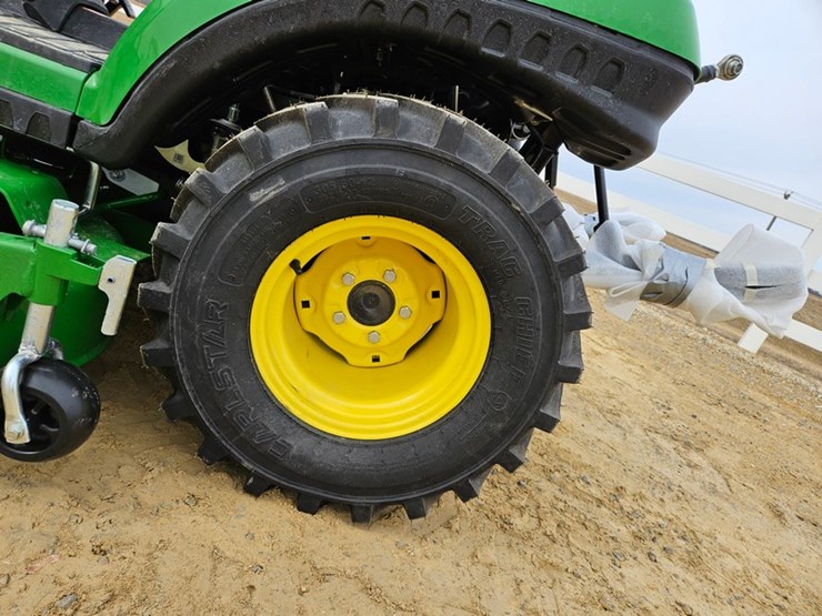 2025-john-deere-1025r-image-49