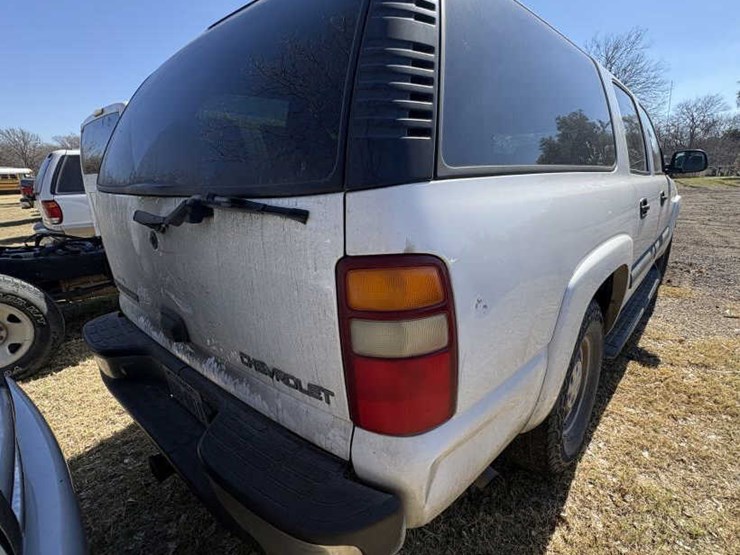 2002-chevrolet-suburban-image-6